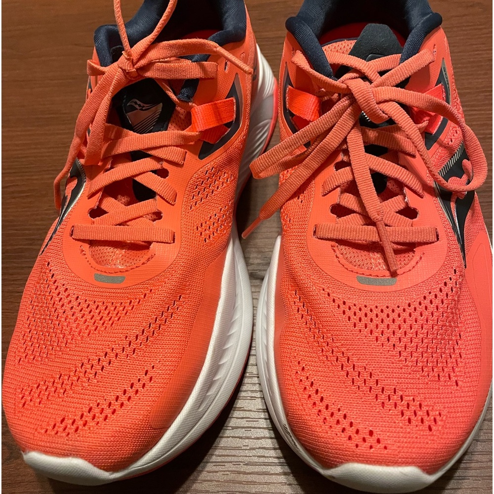 Women’s Saucony 7.5 shoes form fit
